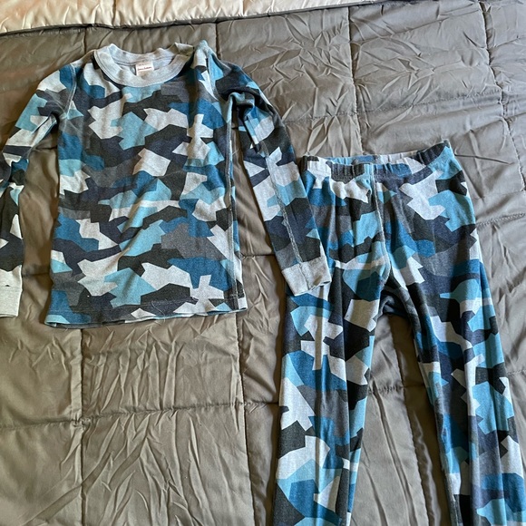 Hanna Andersson blue camo pajamas size 6-7 - Picture 5 of 5